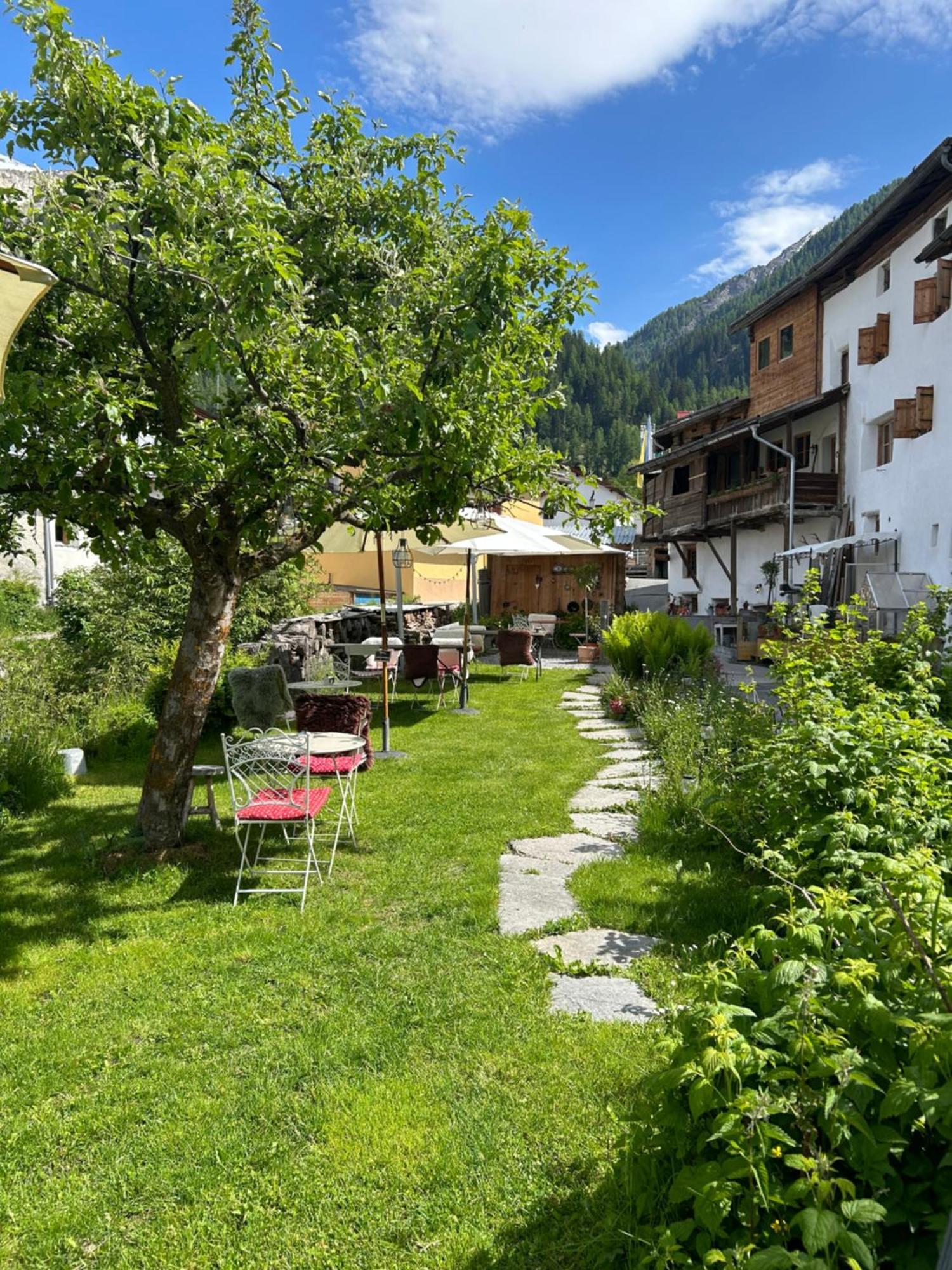 Chasa Jaro Bed & Breakfast Santa Maria Val Muestair Dış mekan fotoğraf